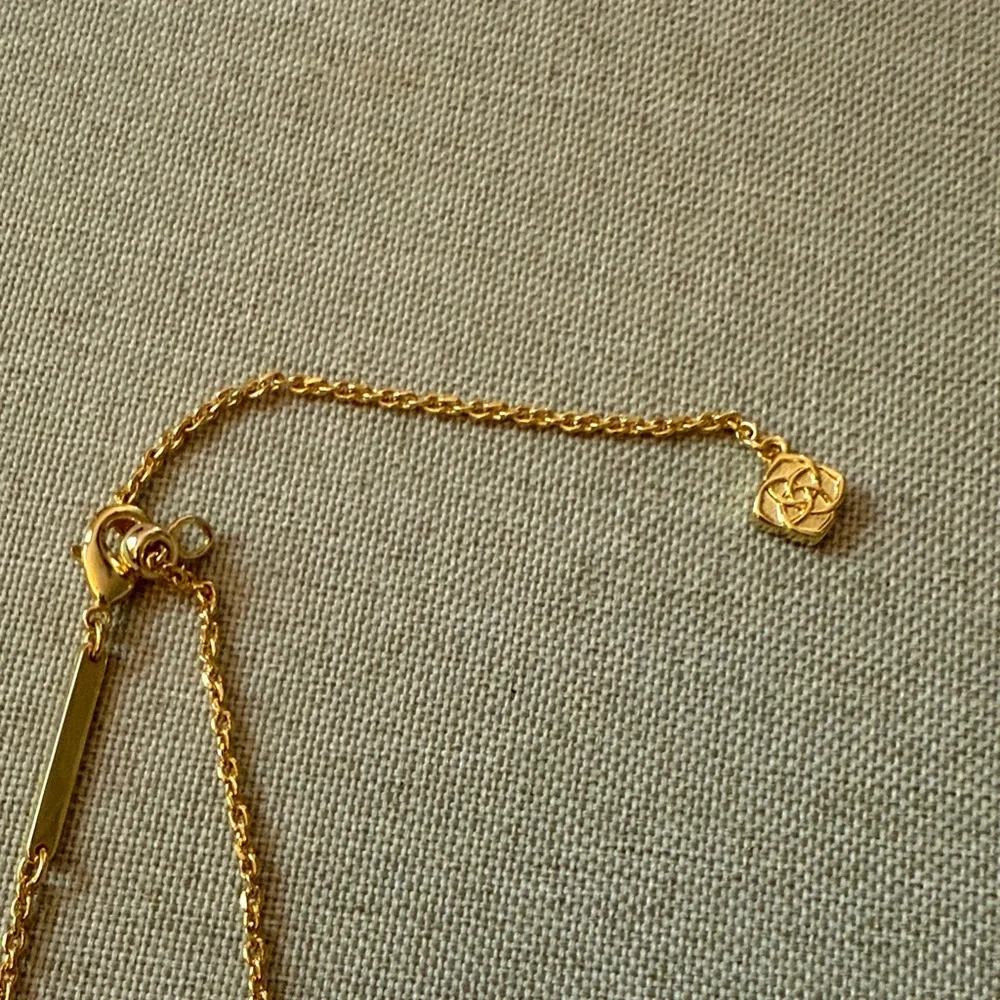 Kendra Scott Gold Elisa Necklace with Emerald Green stone - Picture 3 of 5